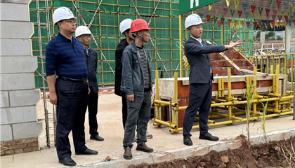 向誠、石鎮(zhèn)槐暗訪工程項(xiàng)目建設(shè)和企業(yè)運(yùn)營(yíng)管理工作